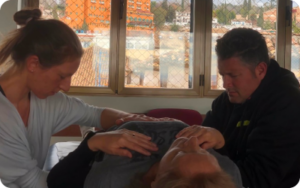 sesion de terapia de enfoque meningeo